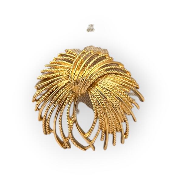 Monet Vintage 1960s Gold-Tone Wheatburst Spray Knot Brooch Pin - Picture 2 of 5